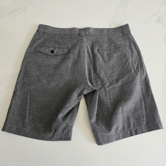 TravisMathew Adirondack Stretch Short 9" Inseam Heathered Black Gray Size 33 - Picture 8 of 9